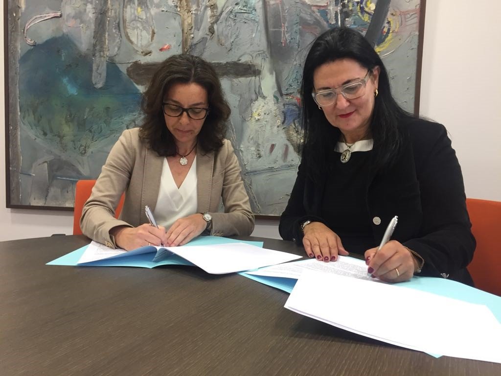 El Colegio de Farmacéuticos de Bizkaia y Normon firman un acuerdo de colaboración para avanzar en la calidad del servicio de las oficinas de farmacia 